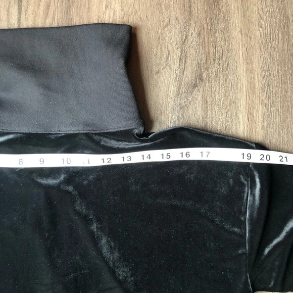 Spanx Velvet Half-Zip Sweatshirt Black Size Medium Stretch Easy - Picture 7 of 9